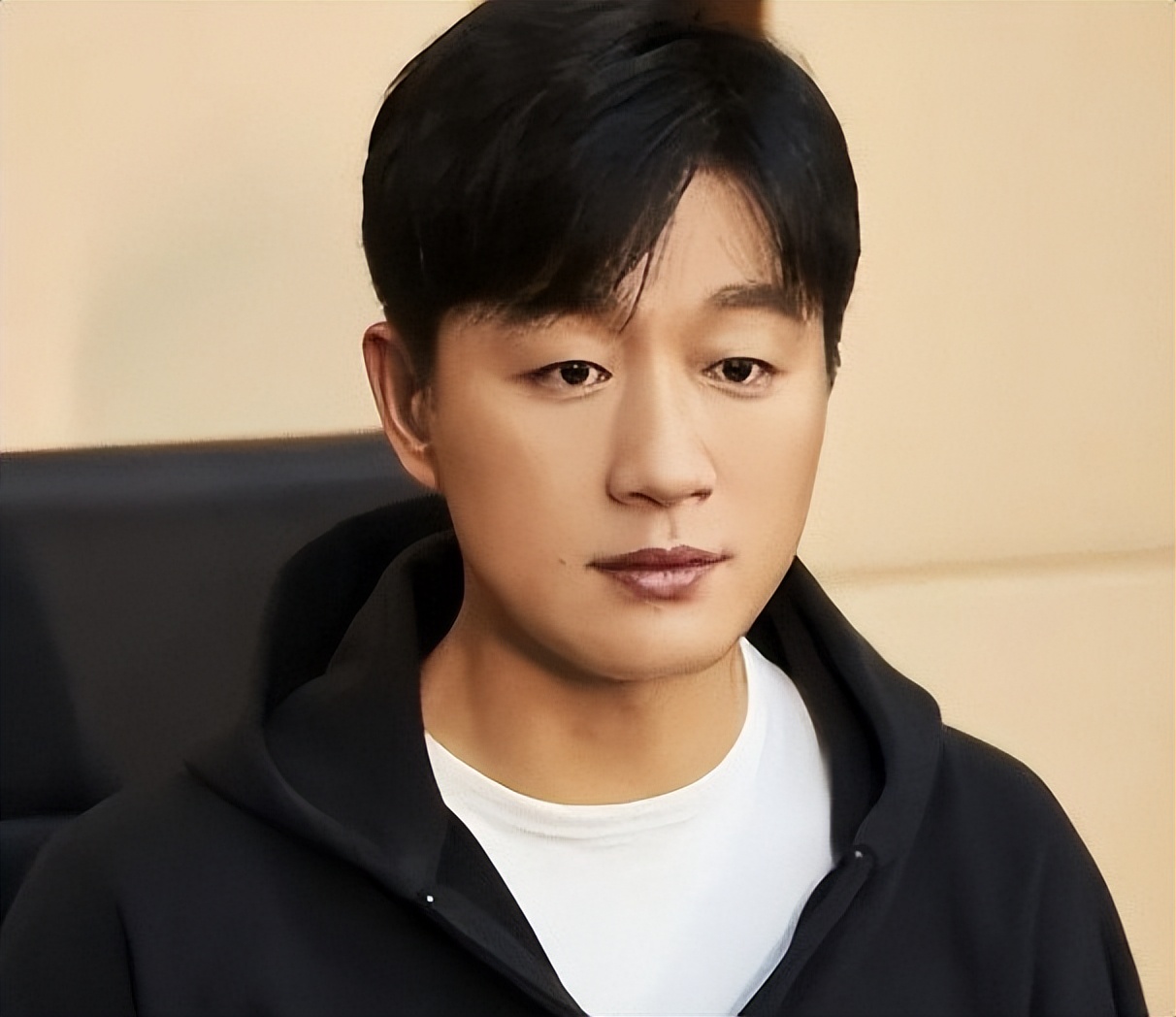 佟大为关悦结婚10周年,佟大为的妻子关悦比老公大多少