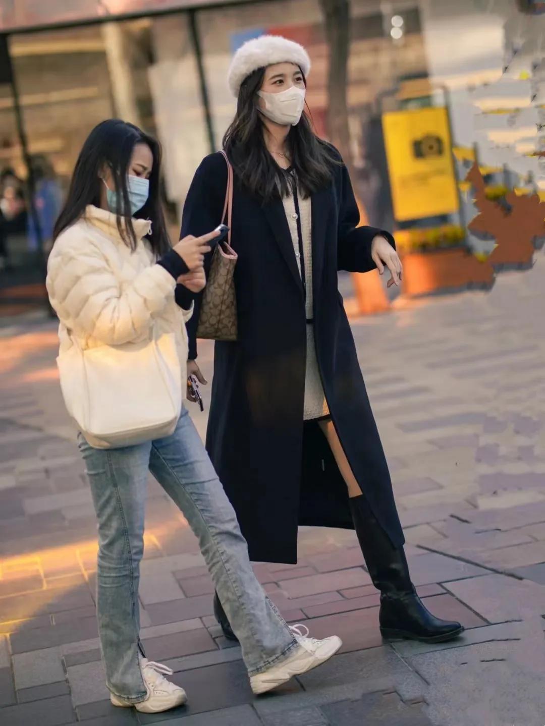 coachbeat包街拍,大号粉色coach包怎么搭配