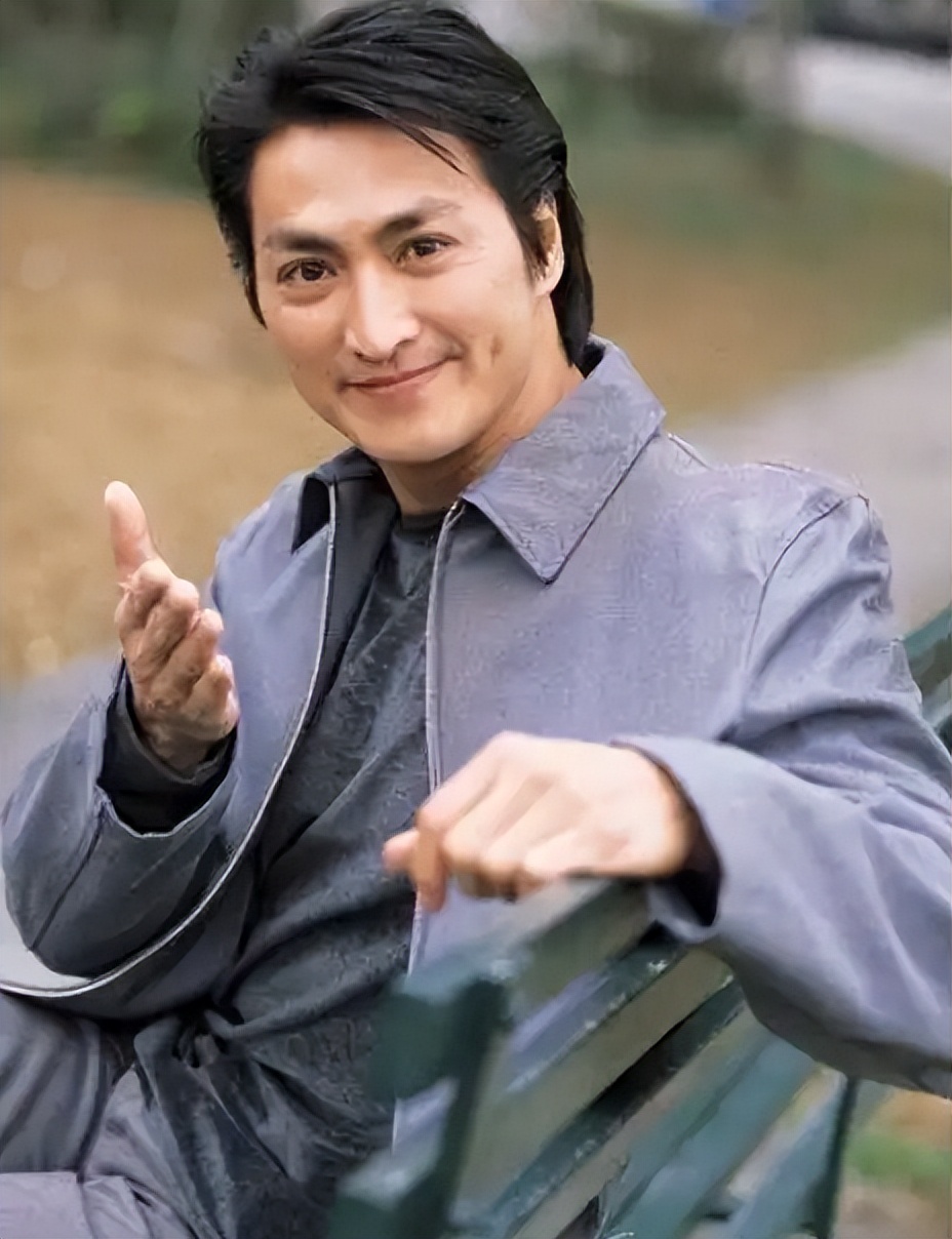 62岁何家劲有女儿吗,何家劲的一生年轻童年是怎么过的