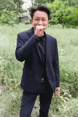 72岁老太太跨越1700公里去见网友,72岁老太跨越1700公里见男网红