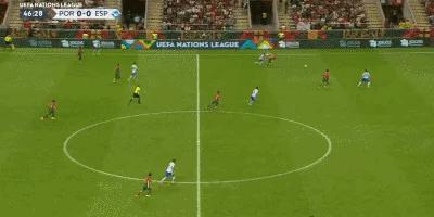 c罗下场队长袖标给谁了,c罗扔掉可乐的下场