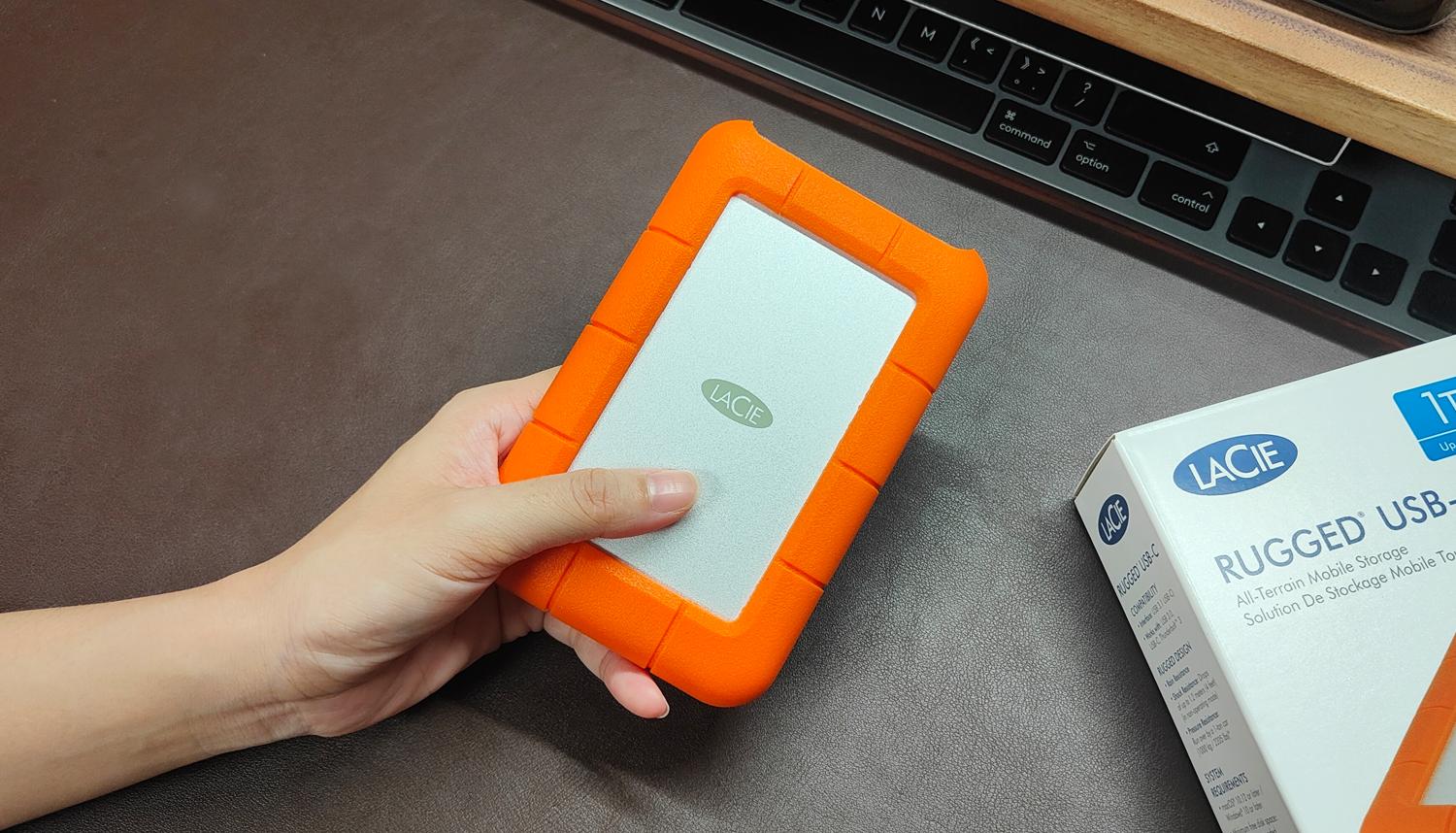 一个视频初学者的设备都有啥？2K显示器+存储工具+拓展坞+SD卡