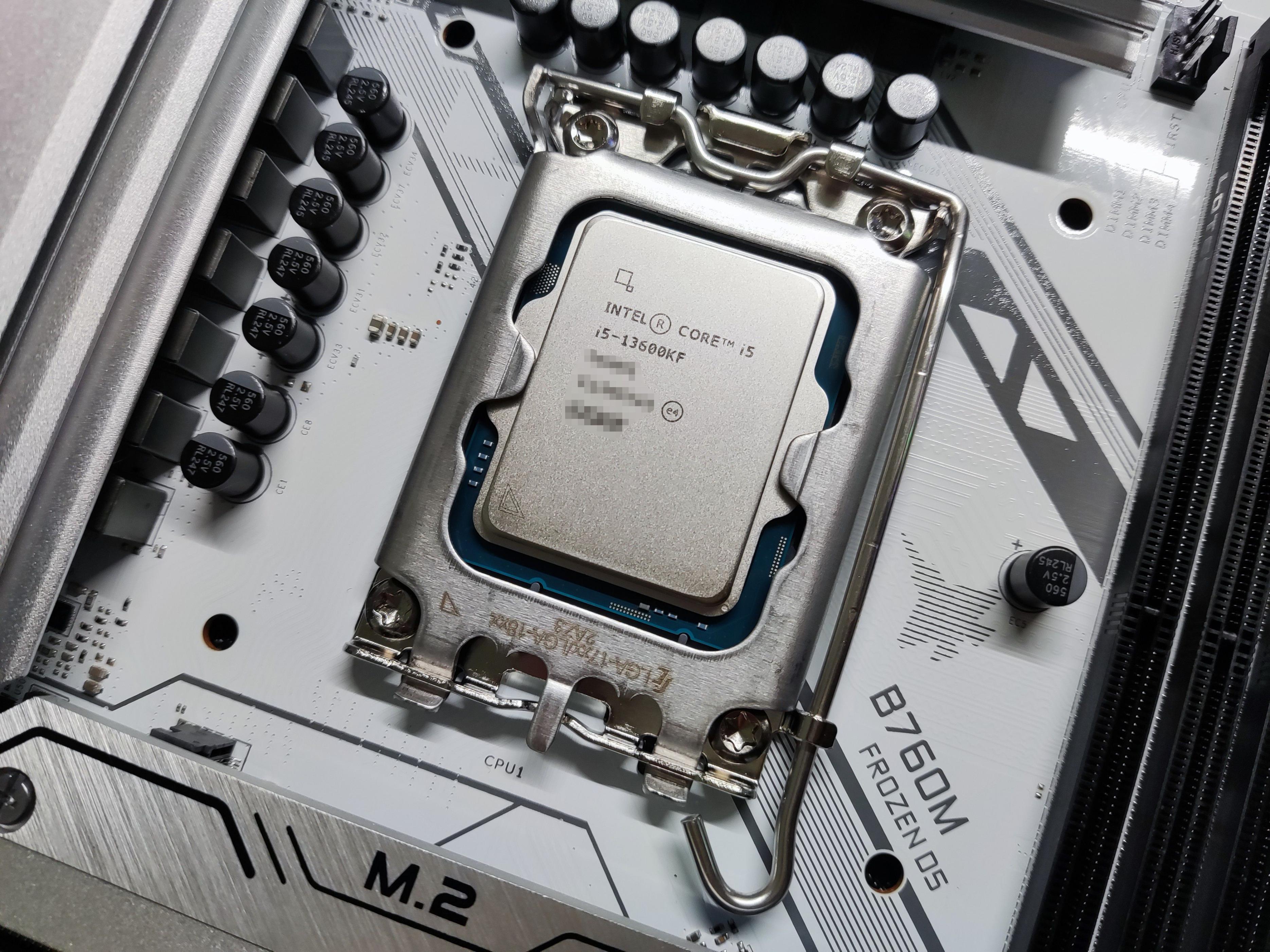 新年新气象：冬日漫漫，我给自己装了台纯白色的新电脑