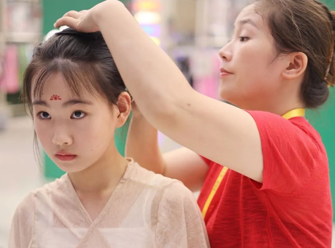 舞蹈表演培训推荐哪家,舞蹈机构还是舞蹈学校