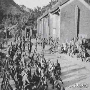 珍贵照片，日军*杀屠**老百姓强奸妇女，用刀剖开肚子，看看多残忍