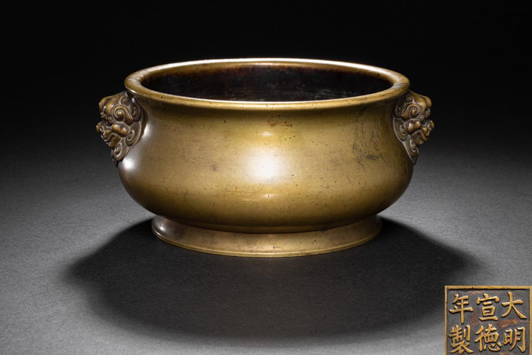 明永乐青花缠枝莲纹大碗拍卖,宣德青花缠枝牡丹纹菱口碗