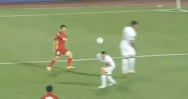 吴曦躲球新闻,吴曦躲球处理结果