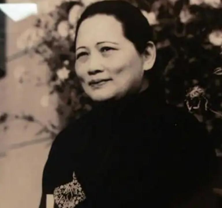 陈赓曾比粟裕官高3级，后见面却成下级，一句掏心窝话令诸将佩服