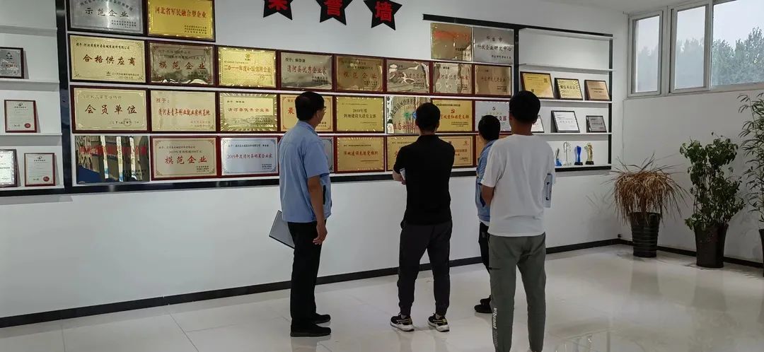 随着疫情稳定各地正加快复工复产,疫情防控暨安全生产工作推进会