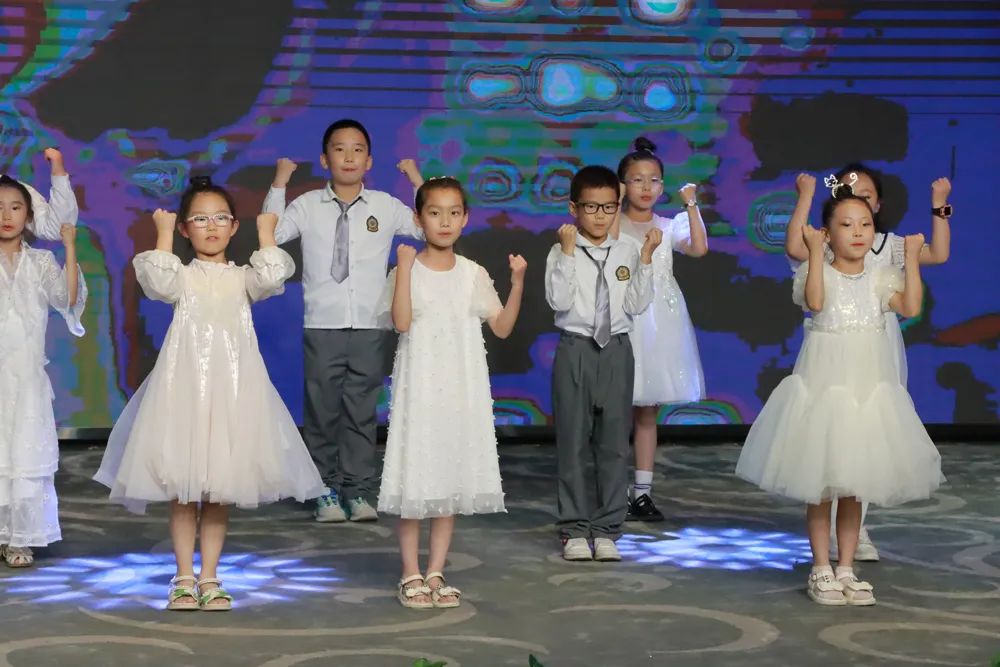 大同市大成双语学校初一18班,大同大成双语学校初一