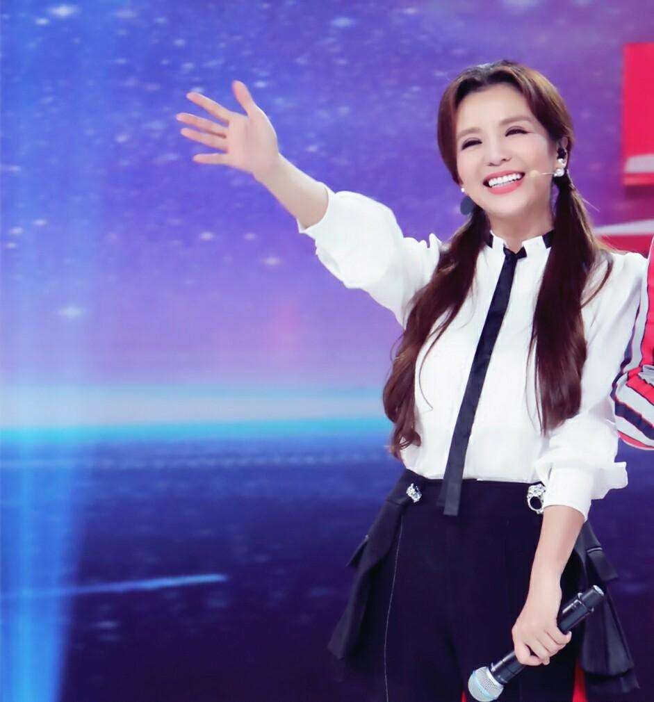 央视主持朱迅：17岁患癌，34岁患重疾，不惧谣言自称要活到90岁