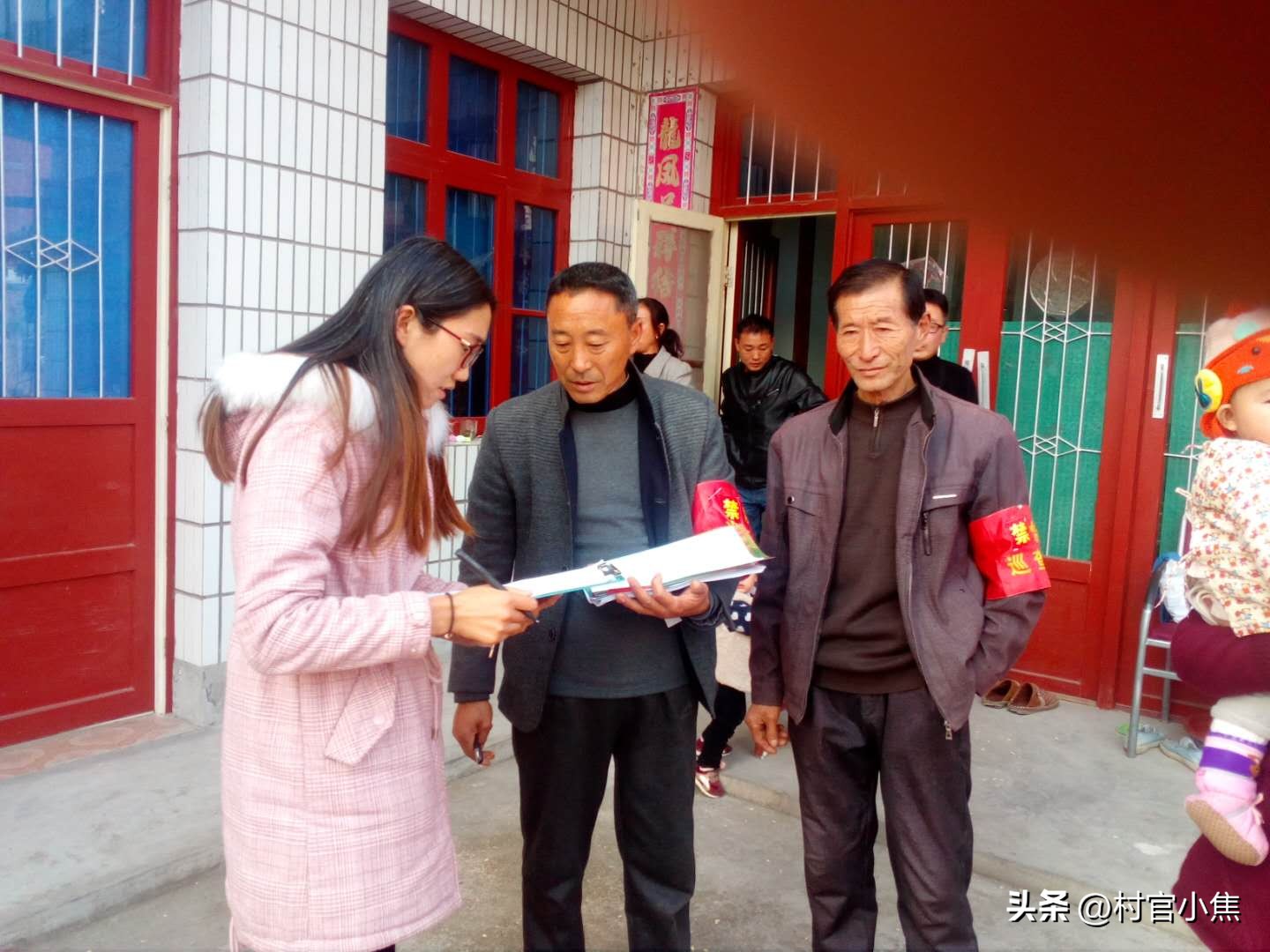 农村村干部的工资到底有多少,在农村村干部靠什么收入