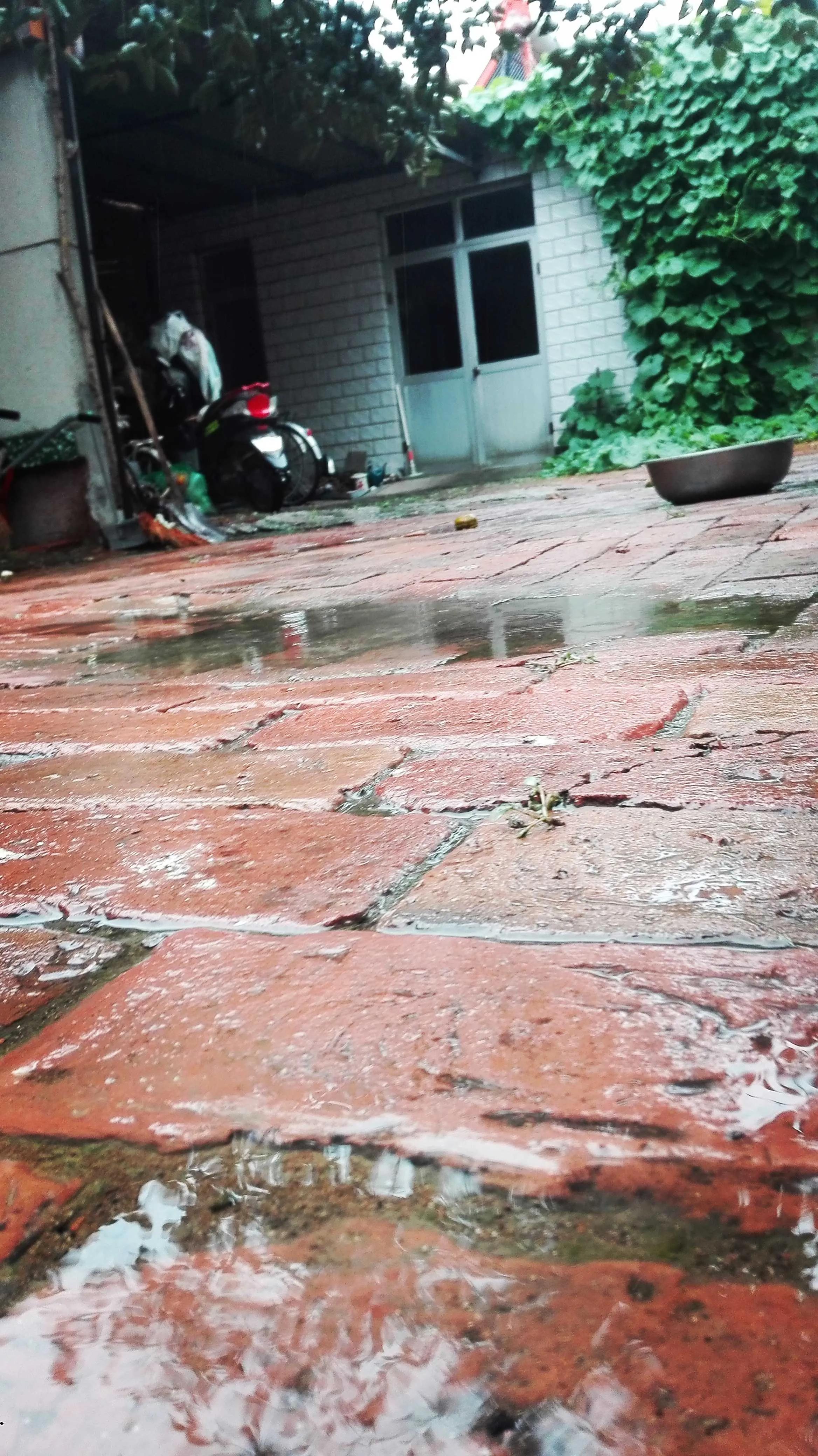 我的腰突为什么越治越痛,我的腰一弯就痛是怎么治疗