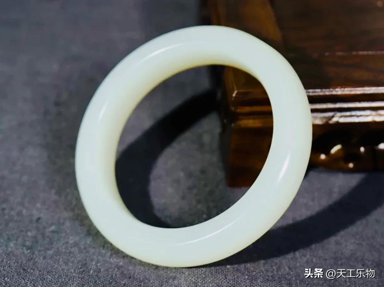 不能吃又不能喝的“破石头”！花钱买和田玉到底为了什么？