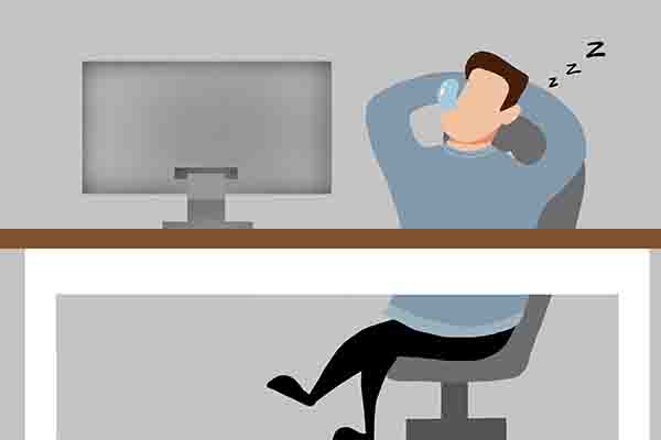 趴着午睡的5大危害,怎么样午睡更容易睡着