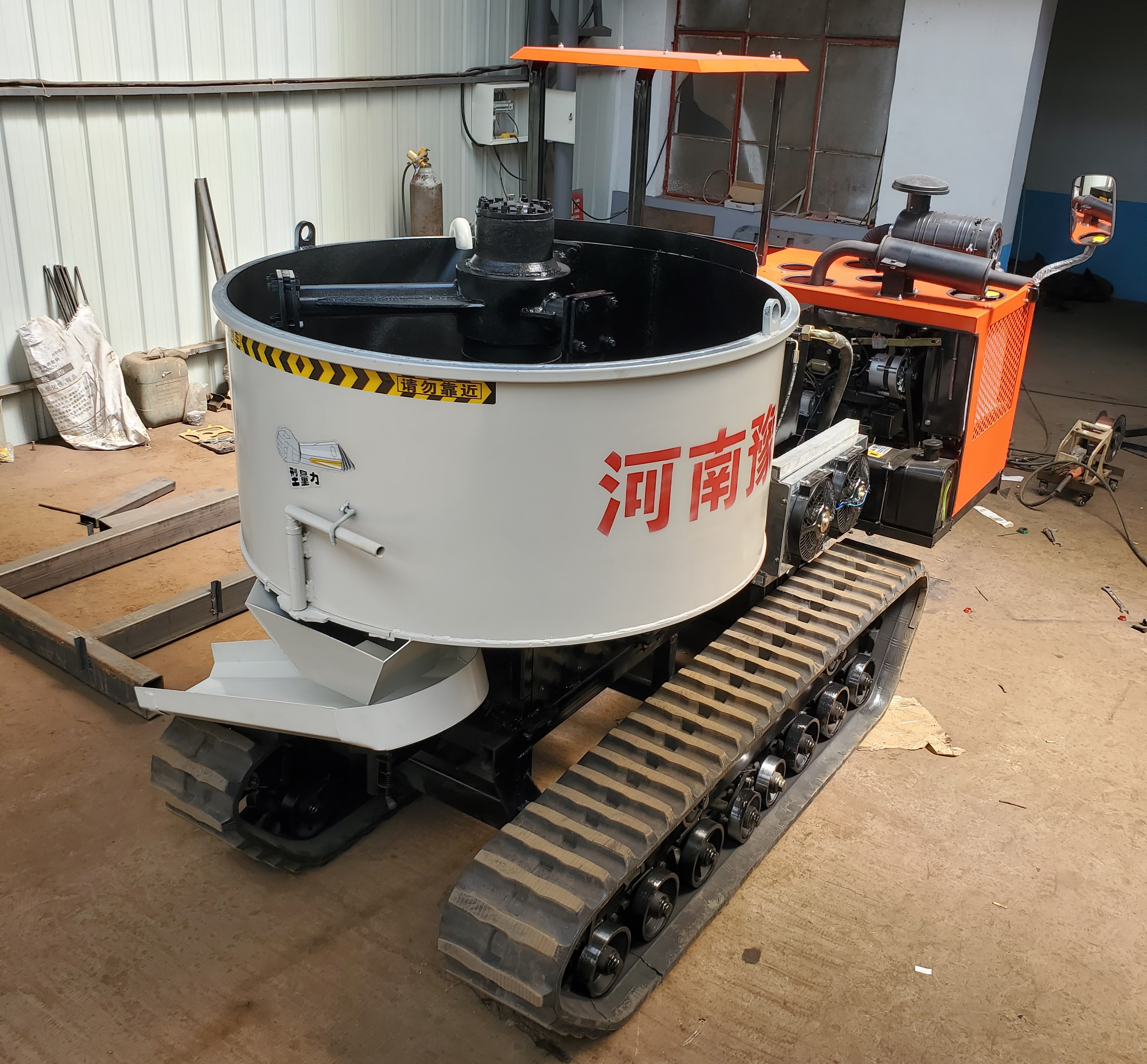 自动上料搅拌车子怎么样,新型自上料搅拌车怎么操作