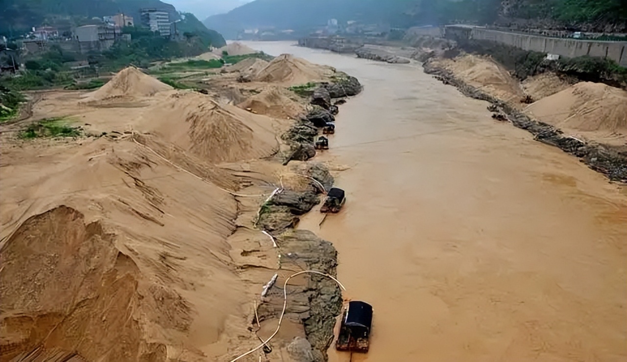 中国为何花大价钱，从国外进口河砂，而不在长江黄河大规模开采砂