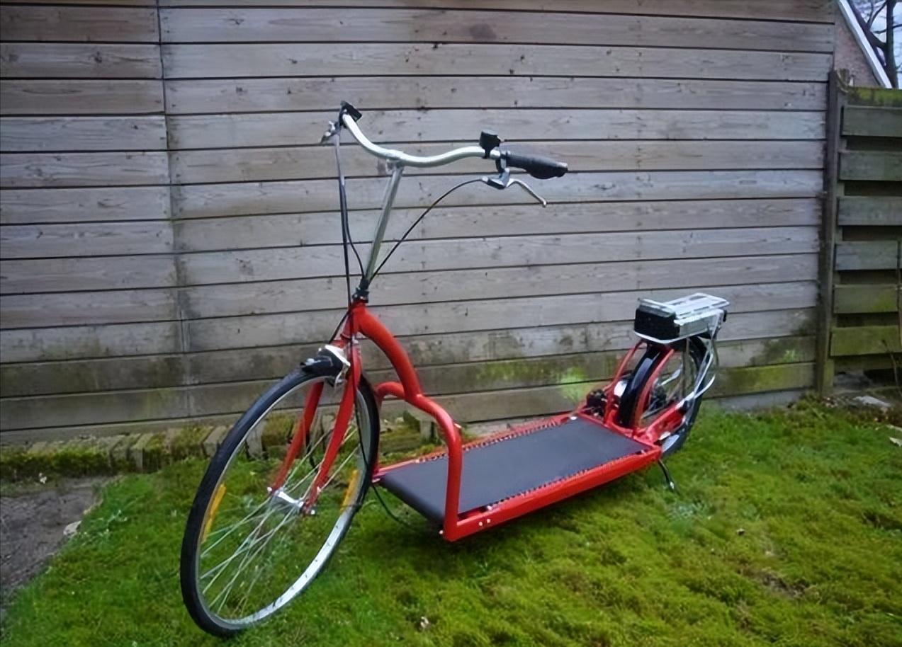 大叔发明微型电动车,动感单车和跑步机一体的新发明