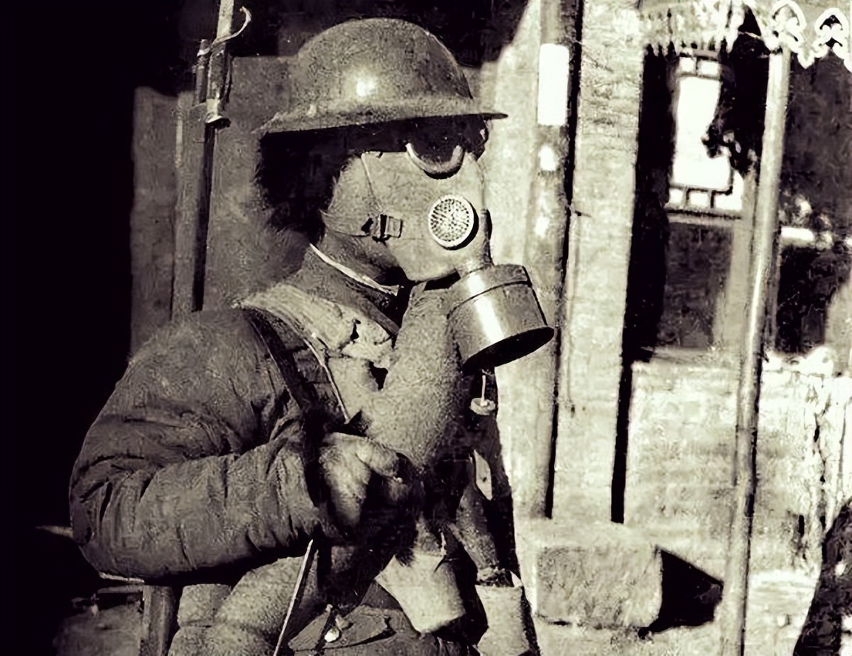 恶魔的*器武**—二战日本化学毒气