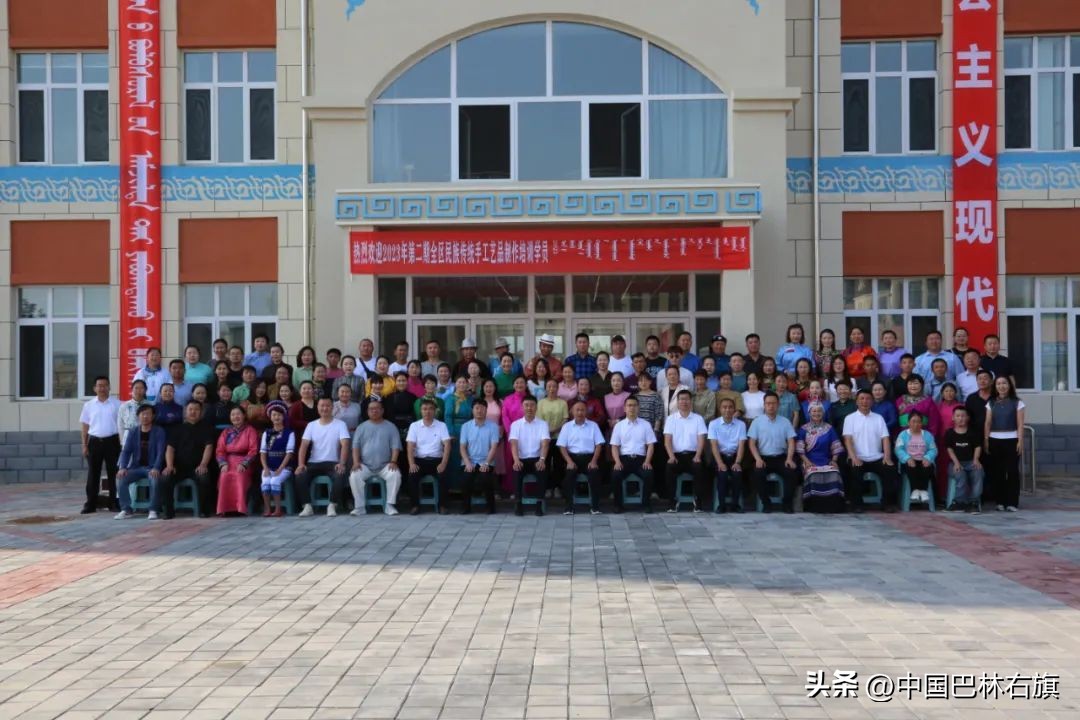 2023年第二期全区民族传统手工艺品制作培训班在巴林右旗开班