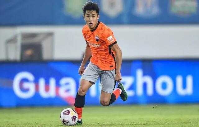 戴伟浚是归化球员吗,戴伟浚为何算归化球员