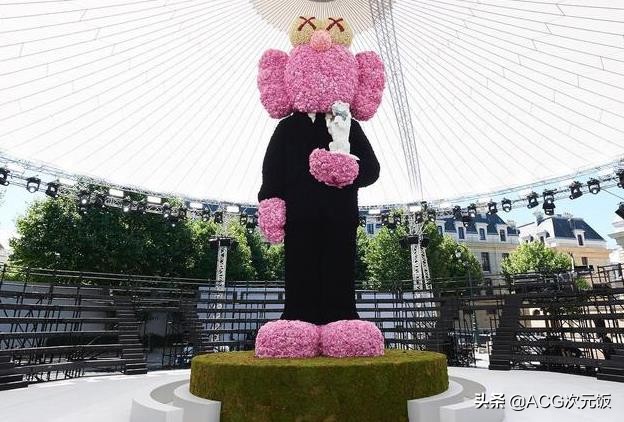 一个烧焦的玩偶,卖446万还有人抢?这到底是个什么圈子