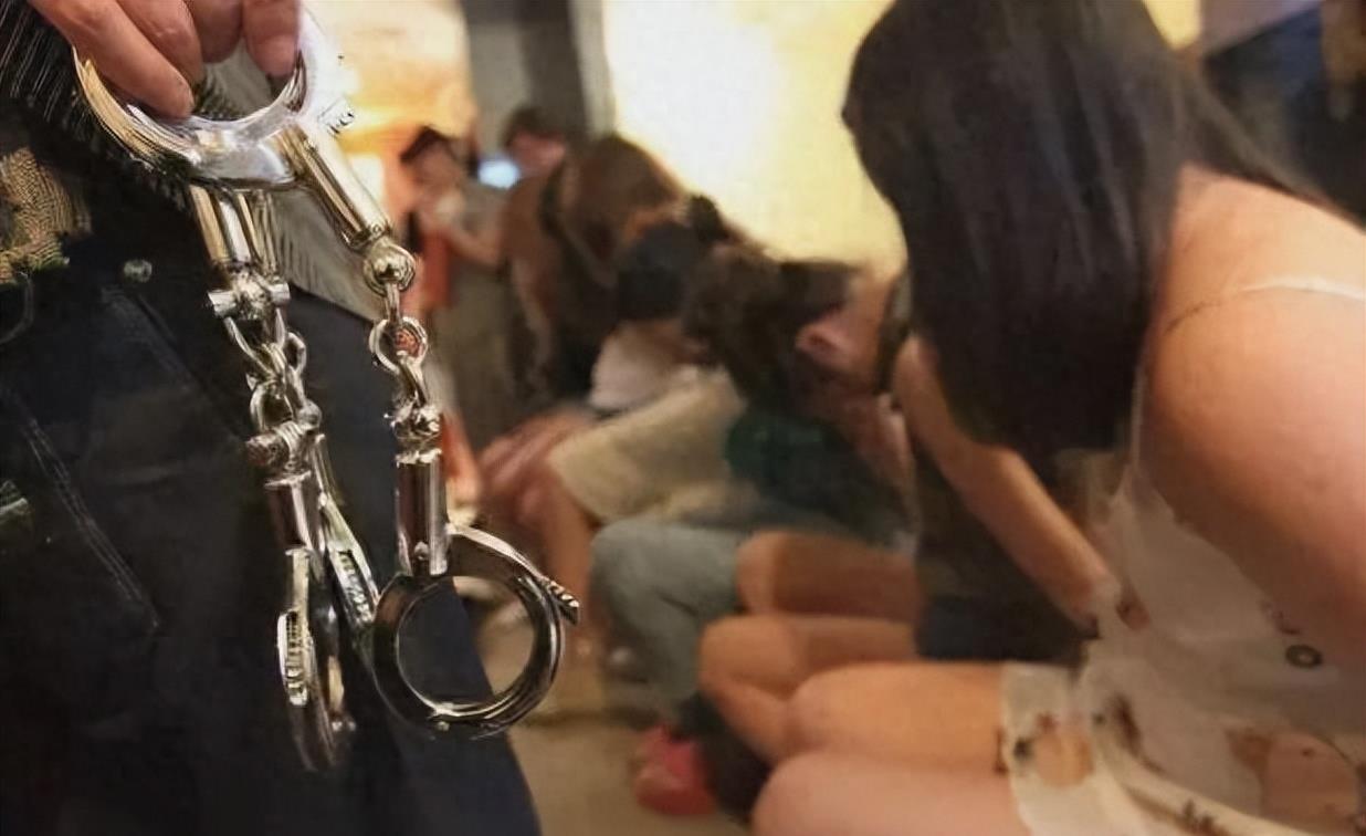 卖淫丑闻曝光：记者暗访揭露公款淫乱真相