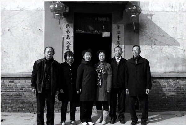 河南双胞胎姐妹真相,34年闺蜜竟是双胞胎