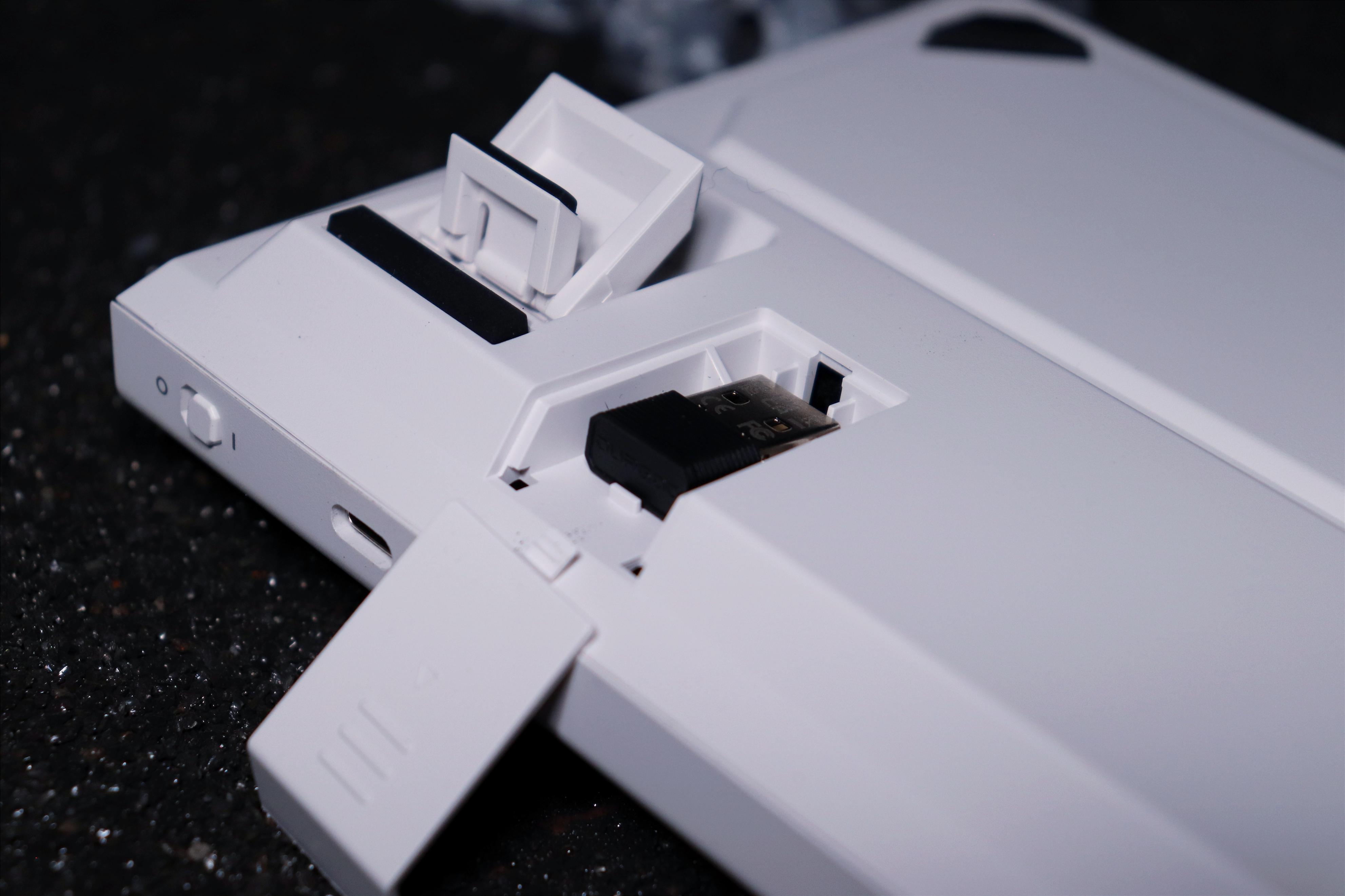 杜伽白泽机械键盘评测,杜伽K610W无线机械键盘