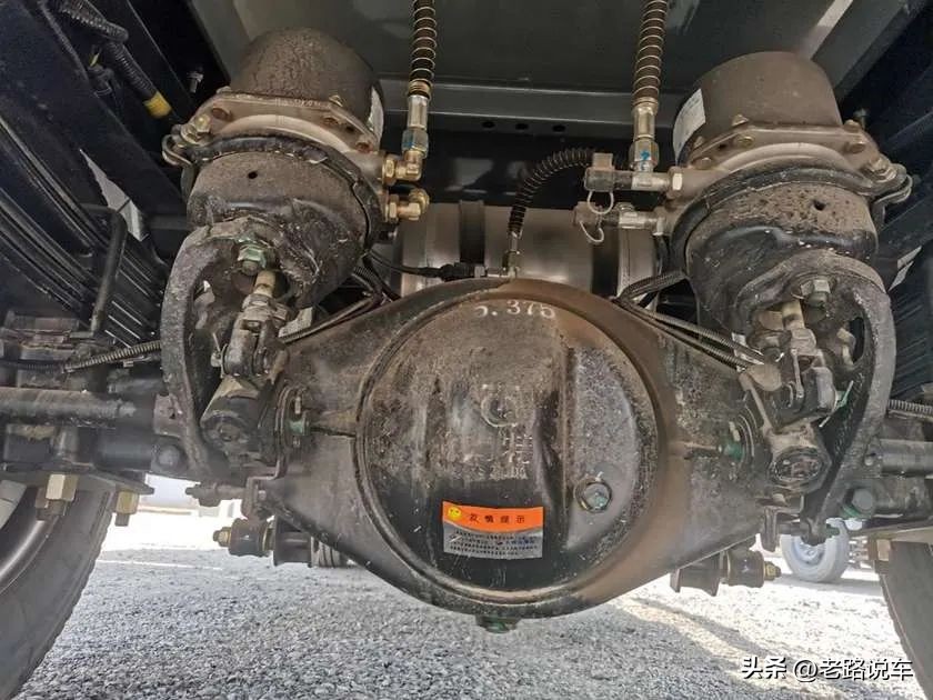 奥驰轻卡v2,飞碟奥驰x2和奥驰v2的区别