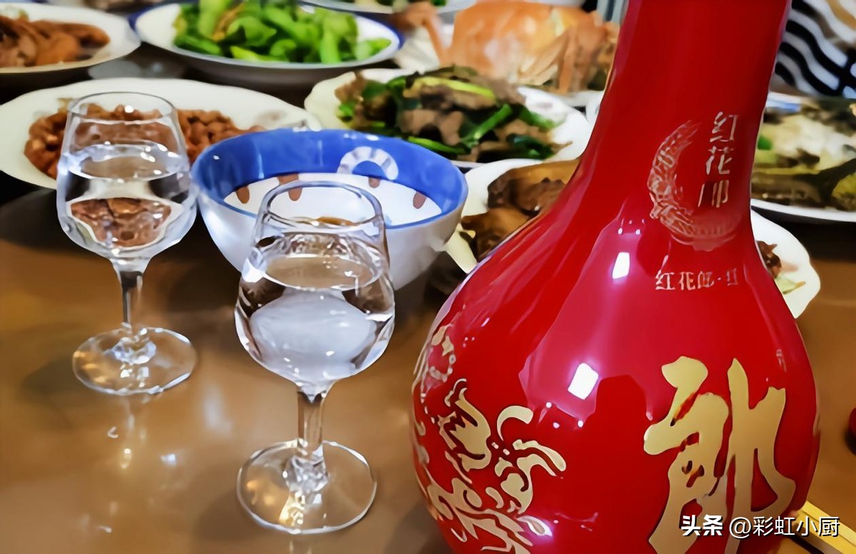 同样的茅台为什么价格差那么多,同样是白酒茅台凭什么卖上千元