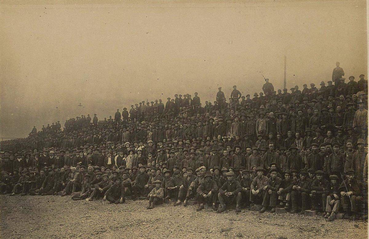 日军日记：*安妇慰**不服从管教，我很愤怒，用*刀刺**插入她的*体下**