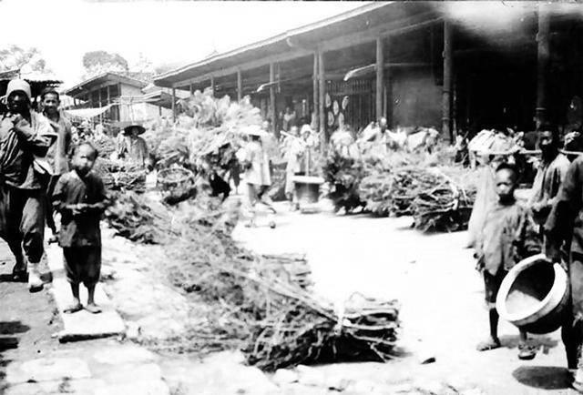 日军日记：*安妇慰**不服从管教，我很愤怒，用*刀刺**插入她的*体下**