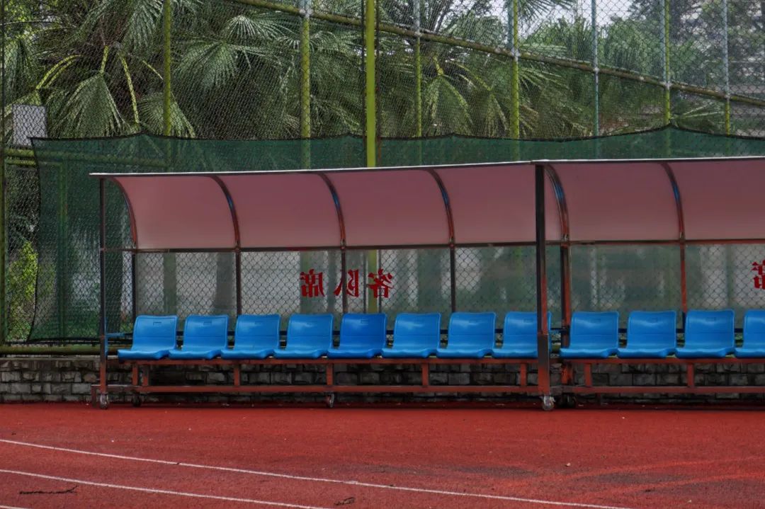 穿越五块石的百米窄巷，打开铁半城的光