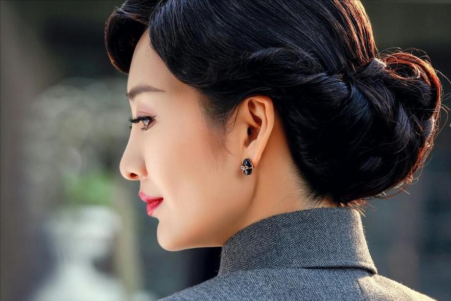 伪装者27明楼和汪曼春,汪曼春爱明楼为什么又陷害明楼