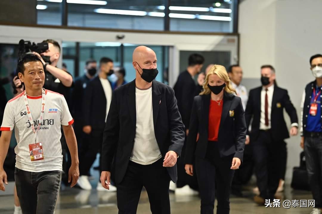 曼联接布罗姆奎斯特,曼联包机