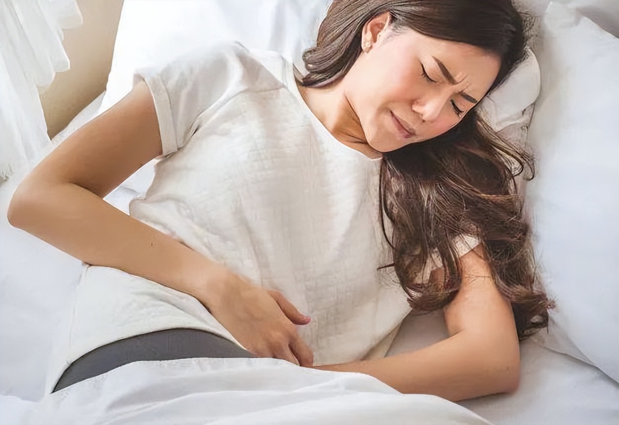 女人“下面”的毛毛变白，是因为*生活性**过少吗？