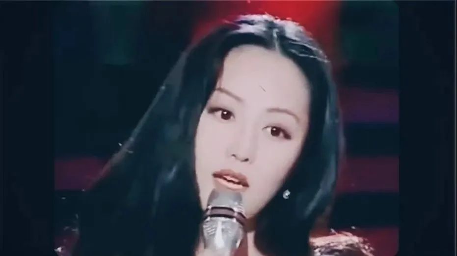 被骂30年，「妖女」一回归就是顶流