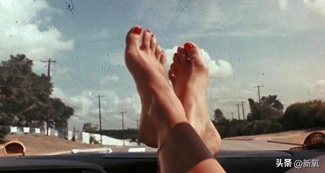 花十亿就拍了个这？我真的不想看她的大胸造型啊…