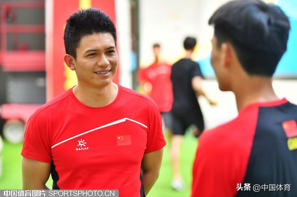 中国攀岩队钟齐鑫,攀岩世界冠军钟齐鑫简历