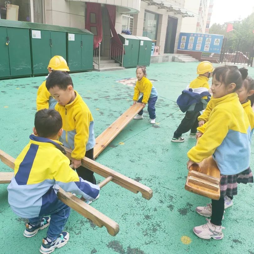 【垣曲县滨都幼儿园】滨都萌娃走进*防队消**致敬最美“火焰蓝”