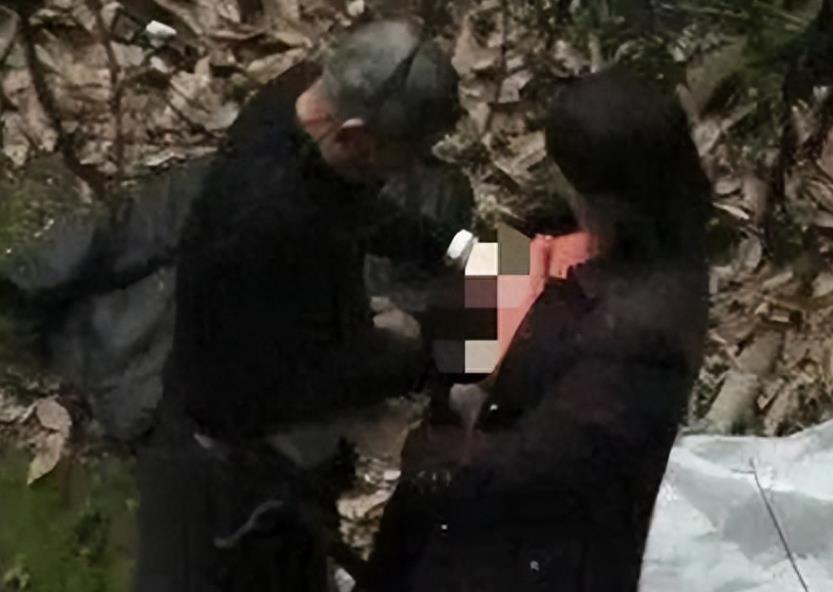 63岁大爷爬山,63岁大爷邀请56岁大妈爬山