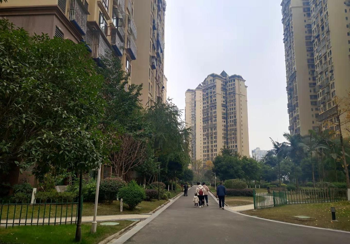 高空烟头烧穿婴儿车后续,小区天降烟头烧穿婴儿车家属发声