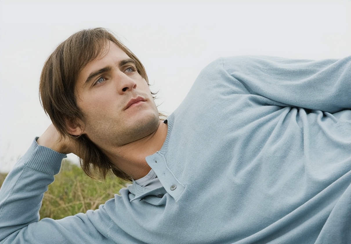 40岁男性毛发变白,40岁男性全身毛发变白是什么原因