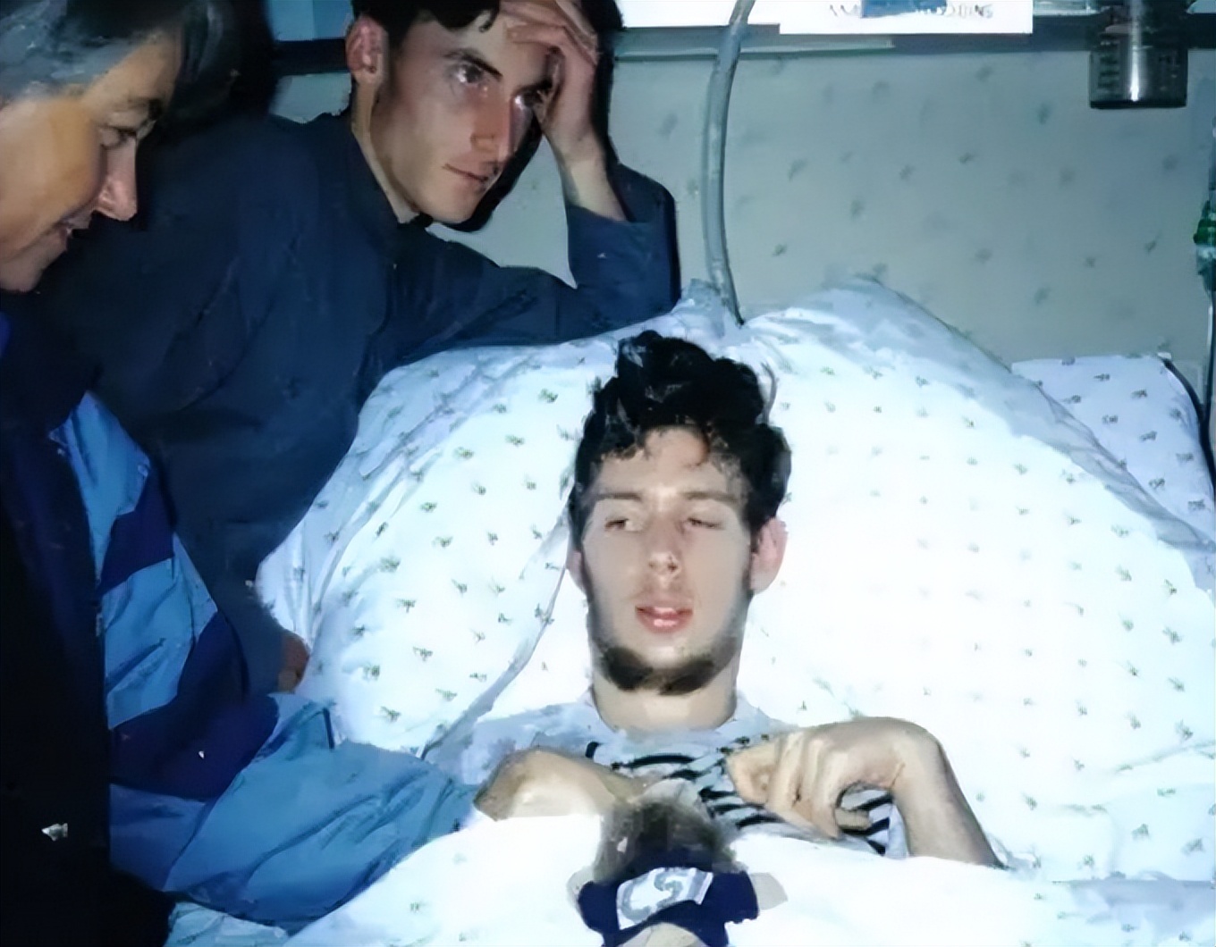 马丁被困在身体里12年,幽灵男孩死亡后苏醒