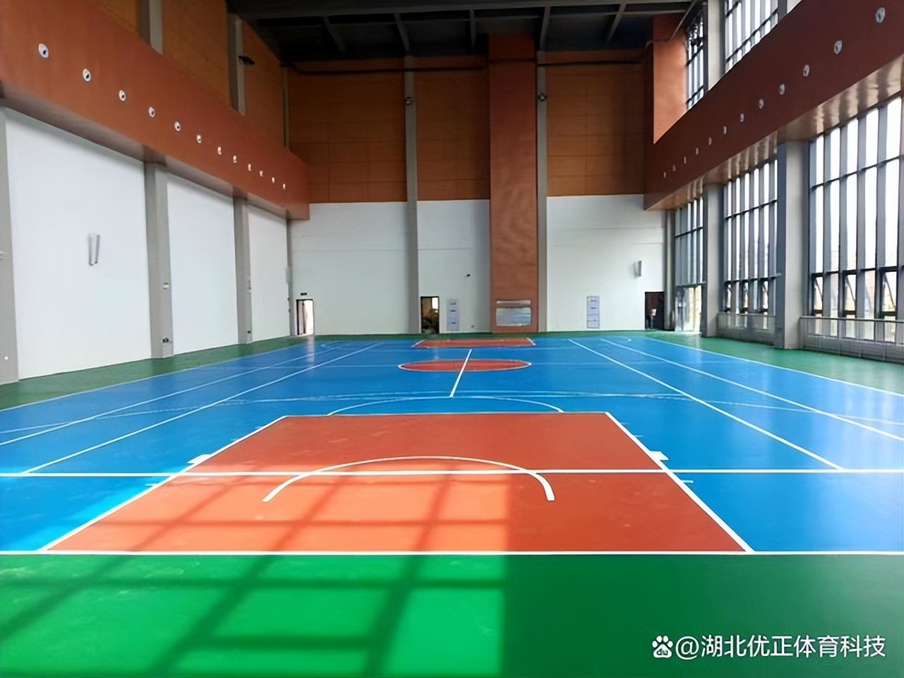 做一个篮球场多少钱,制作一个篮球场需要多少钱