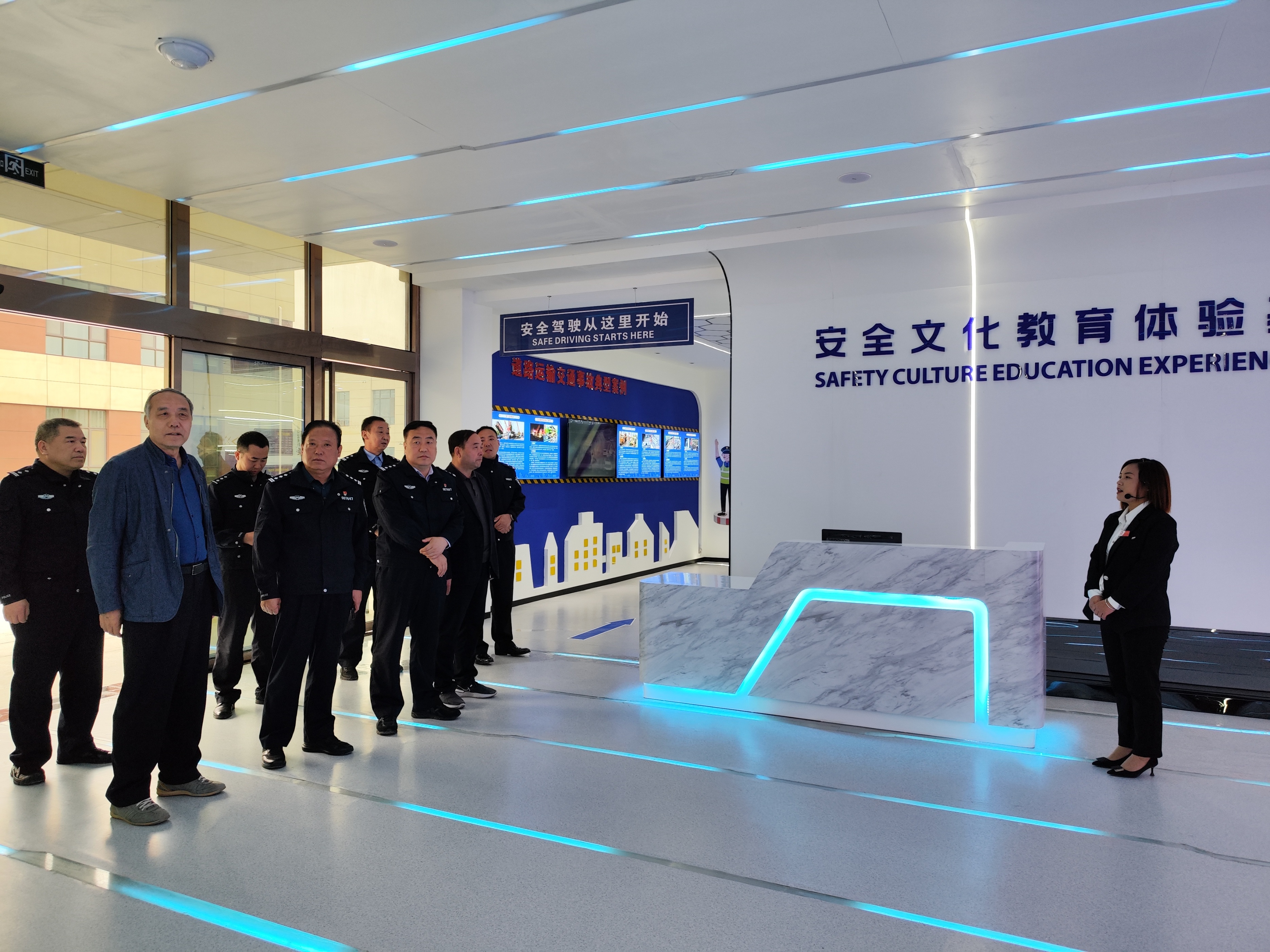 交警大队警示教育基地,交警走进驾校开展交通安全宣传