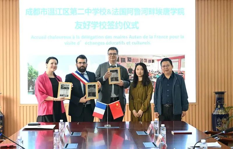 法国欧坦市市长一行来渝交流考察,法国欧坦市市长访问学校