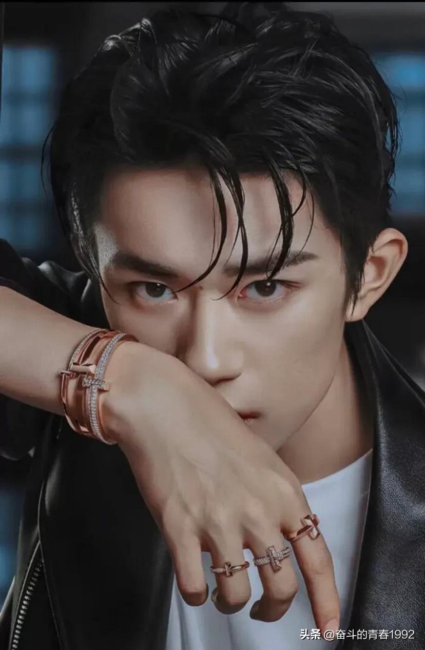 易烊千玺成长之路完整版视频,易烊千玺的成长之路