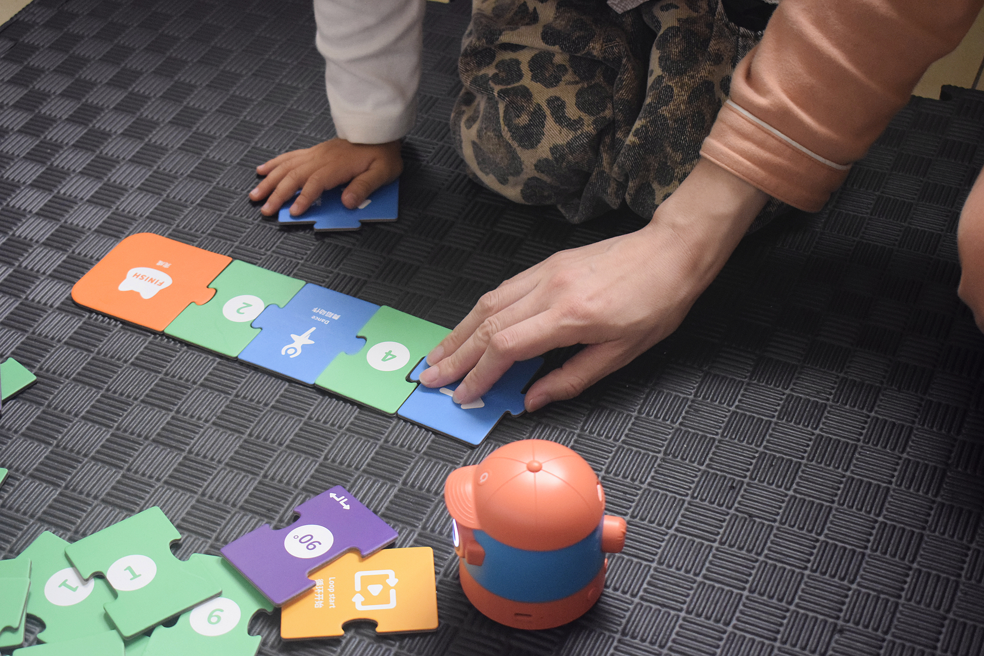 趣味亲子学习机器人,趣学伴儿童早教故事机